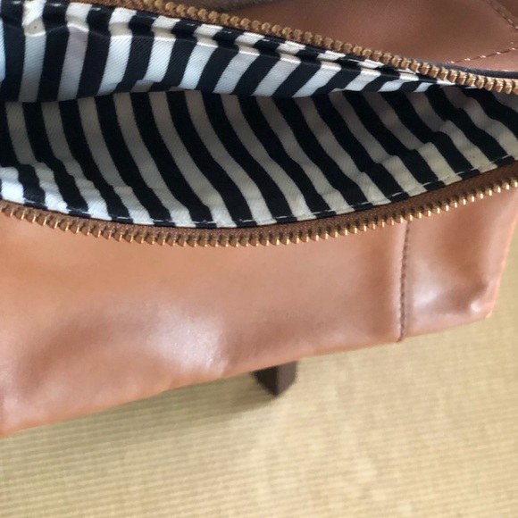 KATE SPADE Tan foldover crossbody bag., strap is 22 inches. Dust bag included. - Picture 4 of 8